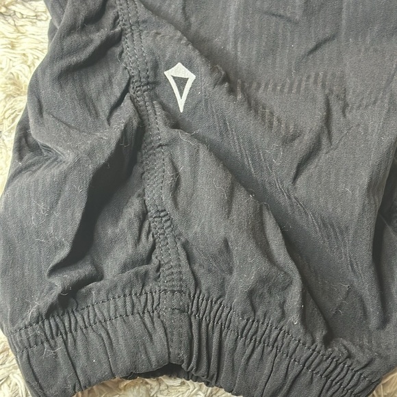 IVIVVA by Lululemon size 8, striped athletic pants in great condition - Picture 5 of 7